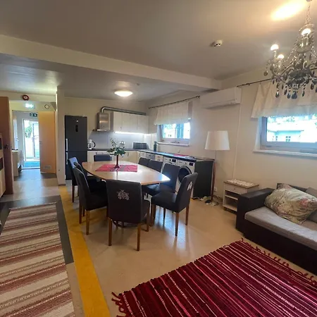 Meri Apartament Parnawa